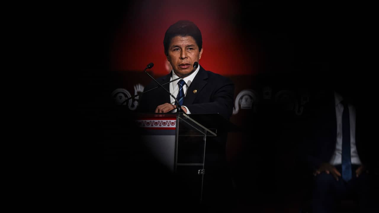 Presidente peruviano messo sotto accusa dopo aver tentato di sciogliere il parlamento |  All’estero