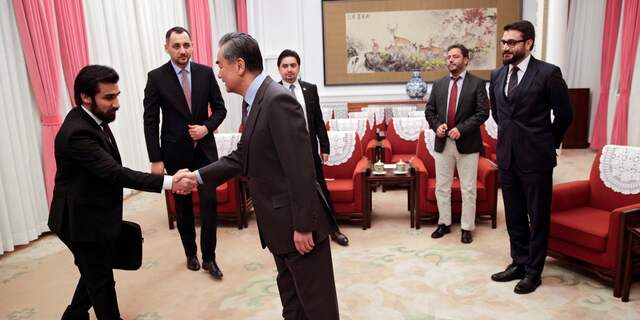 De Taliban en China beloven van alles, maar vertrouwen op niets