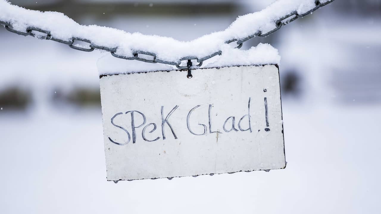 Code Geel In Nederland Vanwege Gladheid En Plaatselijk Dichte Mist ...