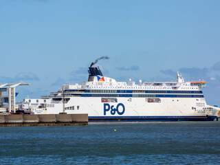 Ondanks financiële problemen geeft P&O Ferries Nederlands personeel opslag