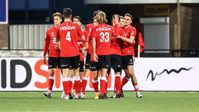 Helmond Sport deelde een tik uit aan Almere City.