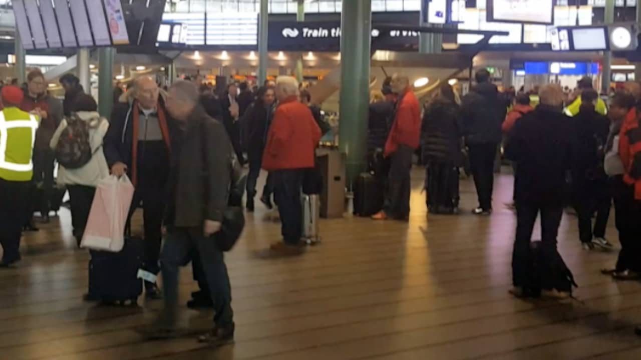 Treinverkeer rond Schiphol korte tijd stil door brandmeldingen
