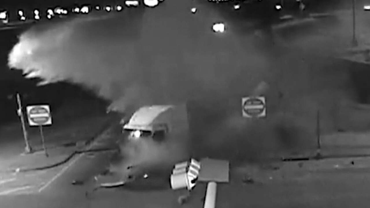 Melk spuit uit tankwagen na ongeluk in Texas