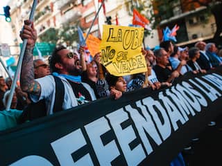 Honderdduizenden Argentijnen de straat op tegen bezuinigingen universiteiten