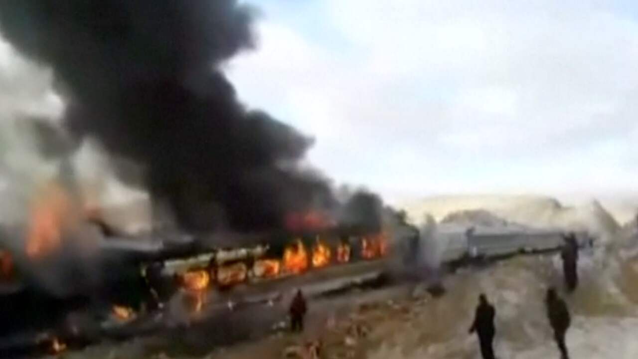 Tientallen doden bij botsing tussen twee treinen in Iran