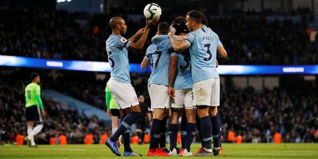 Manchester City herovert koppositie, Tottenham wint in ...