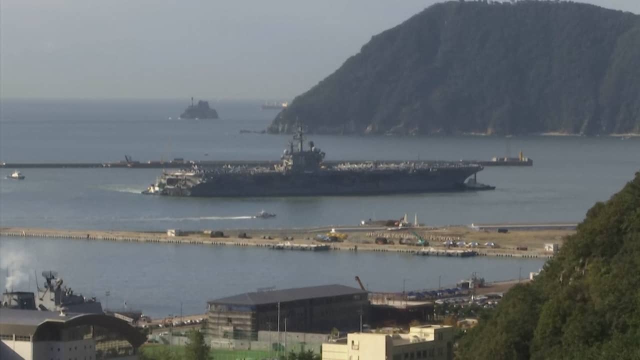 Beeld uit video: Amerikaans vliegdekschip meert aan in Zuid-Korea voor legeroefeningen