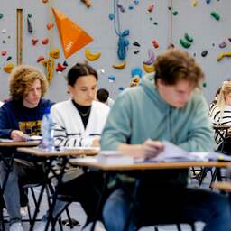 Examenleerlingen mogen net als vorig jaar cijfer wegstrepen van de lijst