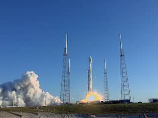 Falcon 9-raket SpaceX mist voor het eerst landing op land