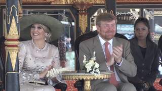 Koningspaar verwelkomd in paleis van Indonesische sultan