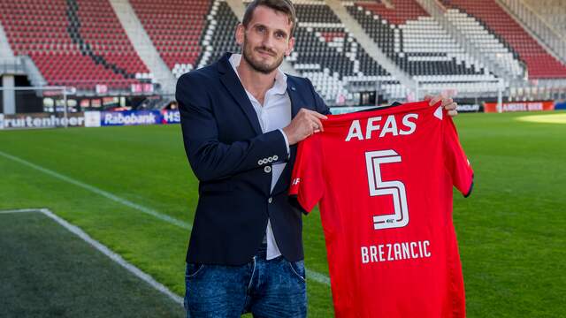 Brezancic debuteert bij AZ, Heerenveen hoopt op terugkeer Van den Berg | NU - Het laatste nieuws ...