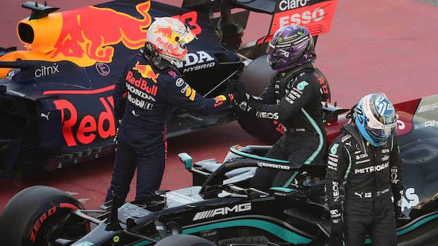Felicitaties van Max Verstappen voor Lewis Hamilton.
