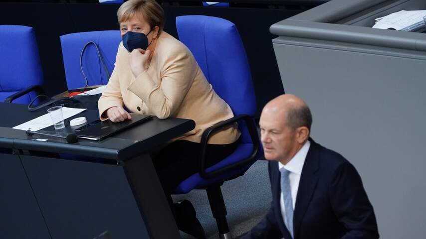 Merkel waarschuwt voor linkse coalitie in mogelijk laatste speech in Bondsdag