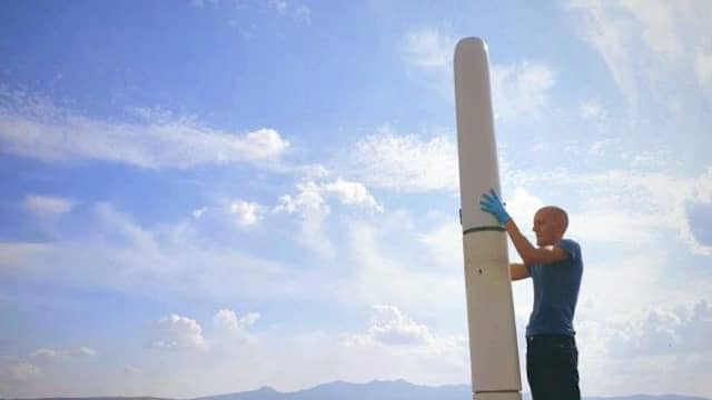 Een windturbine zonder wieken.