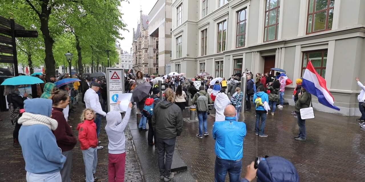 Den Haag waarschuwt demonstranten: 'Omzeil coronamaatregelen niet'