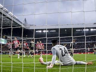 PSV verstevigt koppositie in Eredivisie met ruime zege op Ajax