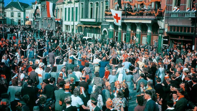 1944: Eindhoven viert de bevrijding.