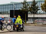 De gemeente Woerden nam extra veiligheidsmaatregelen rondom de sporthal genomen. Zo is er nu permanent politietoezicht en wordt de ingang extra beveiligd met camera's.