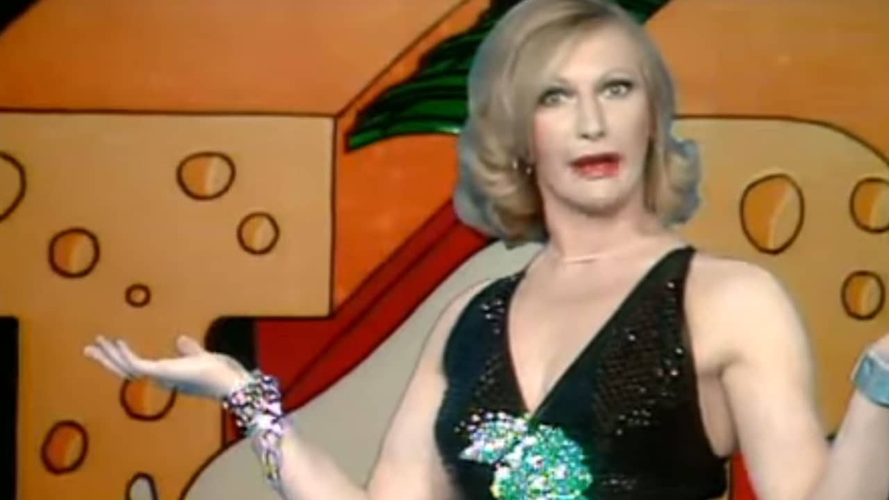 Beeld uit video: Adèle Bloemendaal - Een lijster in de la