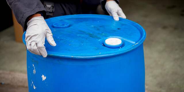 Tegen de 33-jarige Colombiaan, die tijdens een politie-inval in de woning werd aangehouden, is woensdag twintig maanden cel geëist.