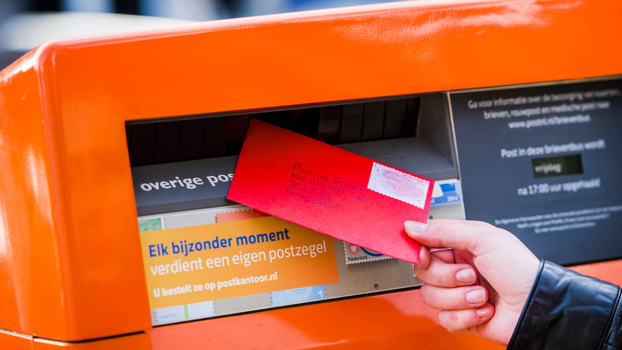 interferentie elleboog draai PostNL zet brievenbus in Gronings dorp Overschild terug na klachten |  Economie | NU.nl