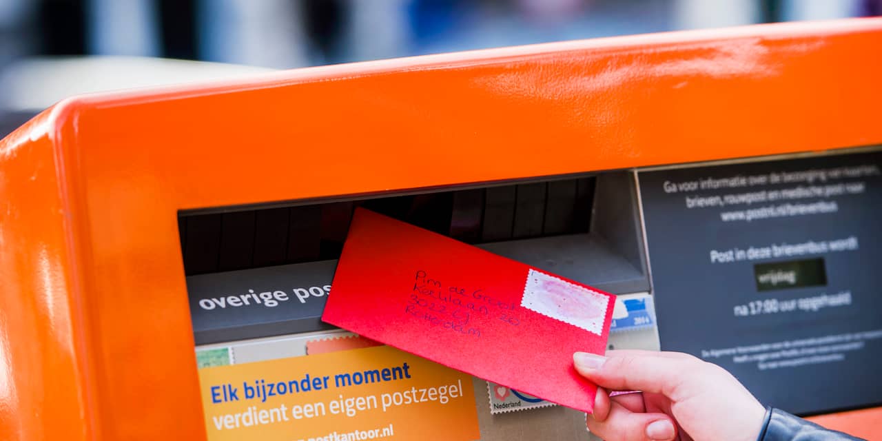 PostNL verhoogt postzegelprijs volgend jaar niet | NU laatste nieuws het eerst op NU.nl