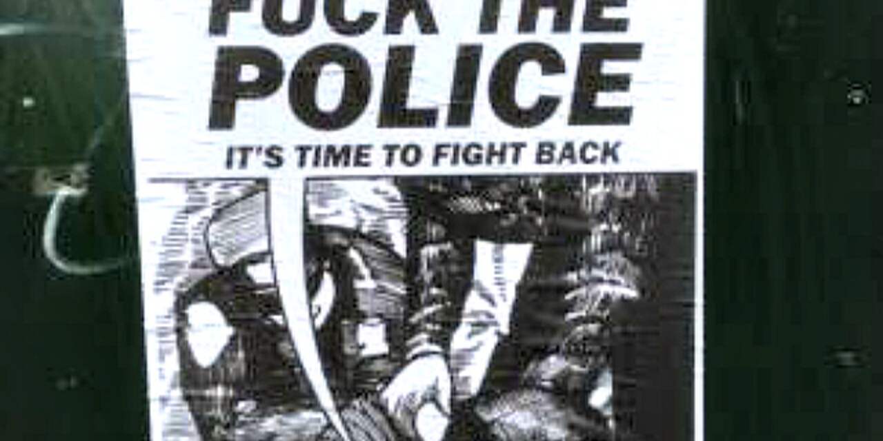 Posters met tekst 'fuck the police' geplakt rond Zuiderpark Den Haag
