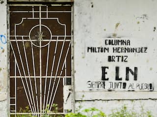 Rebellenbeweging ELN maakt weg vrij voor vredesgesprekken Colombia