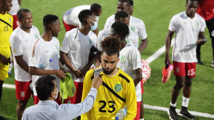 Suriname wint mede dankzij hattrick Hasselbaink van Aruba in WK-kwalificatie