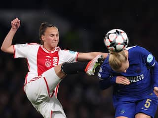 Ajax Vrouwen verdwijnt met gelijkspel bij Chelsea van Champions League-podium