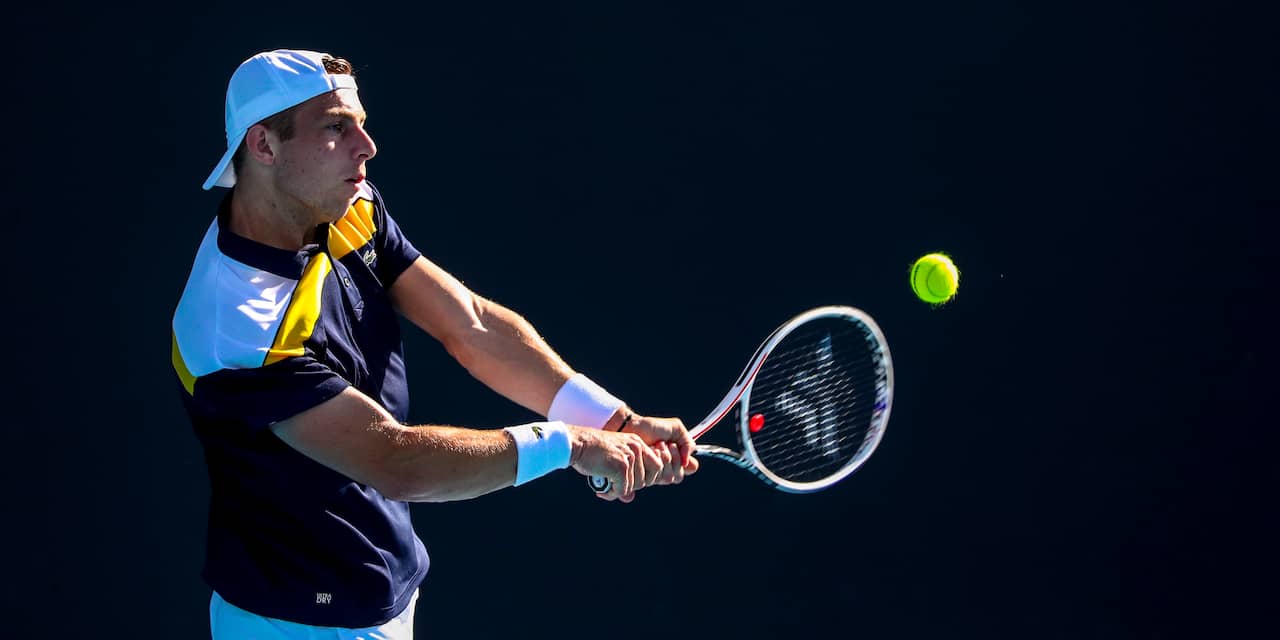 Griekspoor overklast Fognini en bereikt tweede ronde Australian Open