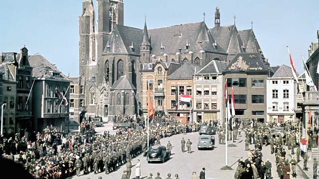 1945: Roermond is bevrijd door de Amerikanen.