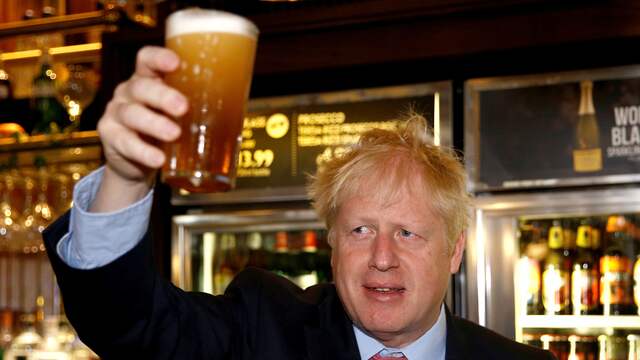 British Prime Minister Boris Johnson will also visit the pubs on Monday to drink a beer.