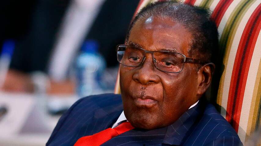 'Afgetreden Mugabe krijgt gouden handdruk van tien miljoen dollar'