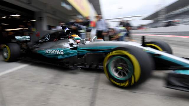 Liveblog F1: Vijf coureurs klokken tijd in verregende tweede training in Japan