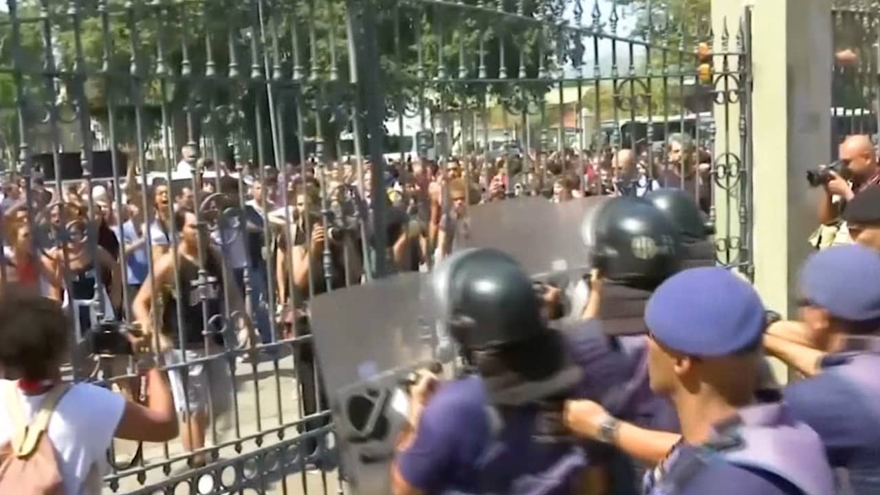 Beeld uit video: Braziliaanse menigte boos op regering na brand museum