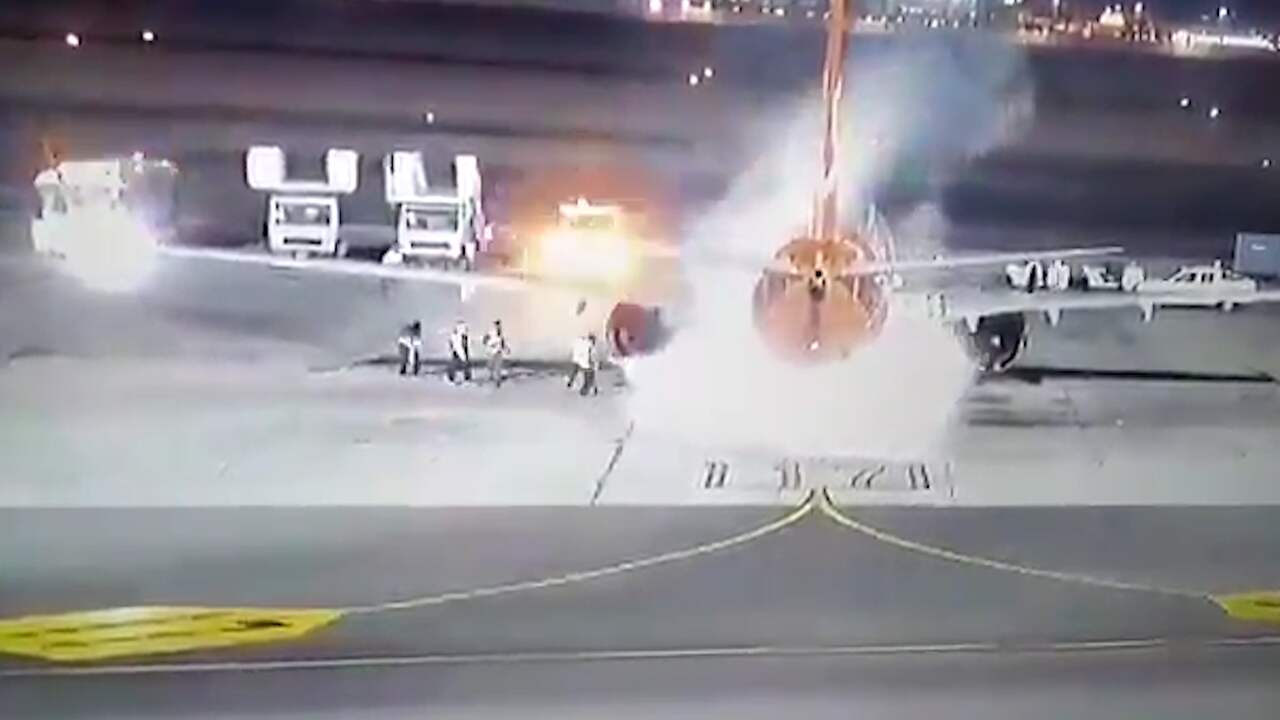 Beeld uit video: Boeing vat vlam na landing op vliegveld Sharm-el-Sheikh