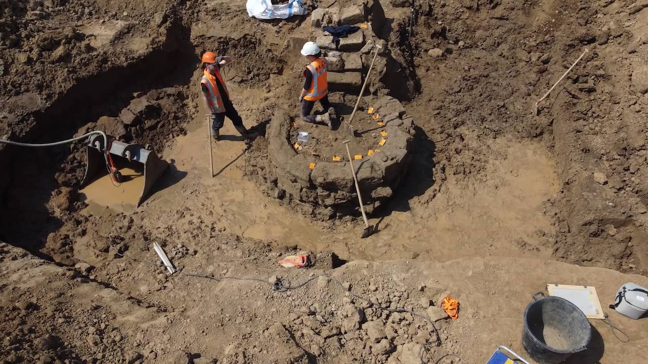 Beeld uit video: Archeologen graven Romeinse tempel uit in Zevenaar