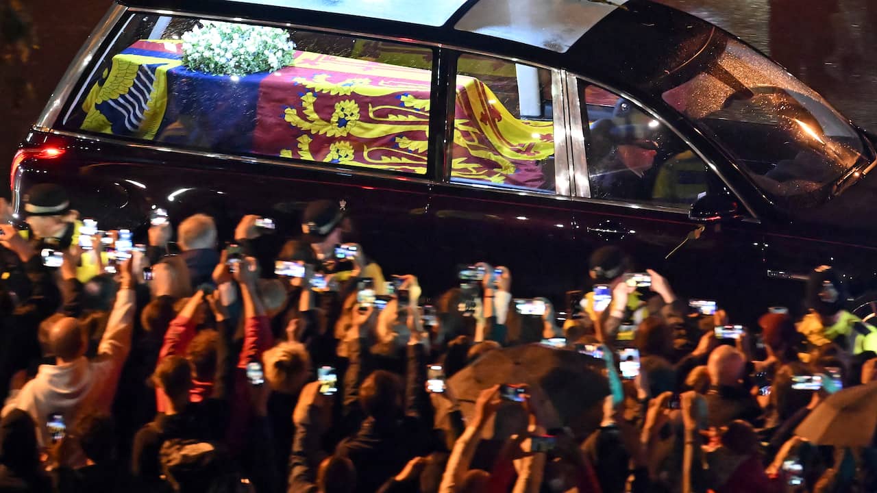 Queen Elizabeth’s coffin arrived at Buckingham Palace in pouring rain |  Royal family