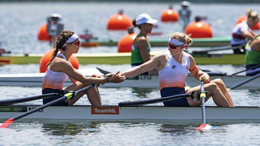 Vrouwen En Mannen In Dubbeltwee En Mannen Vier-zonder Naar Finale ...