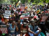 Groot-Brittannië zegt Zimbabwe steun toe voor economische wederopbouw