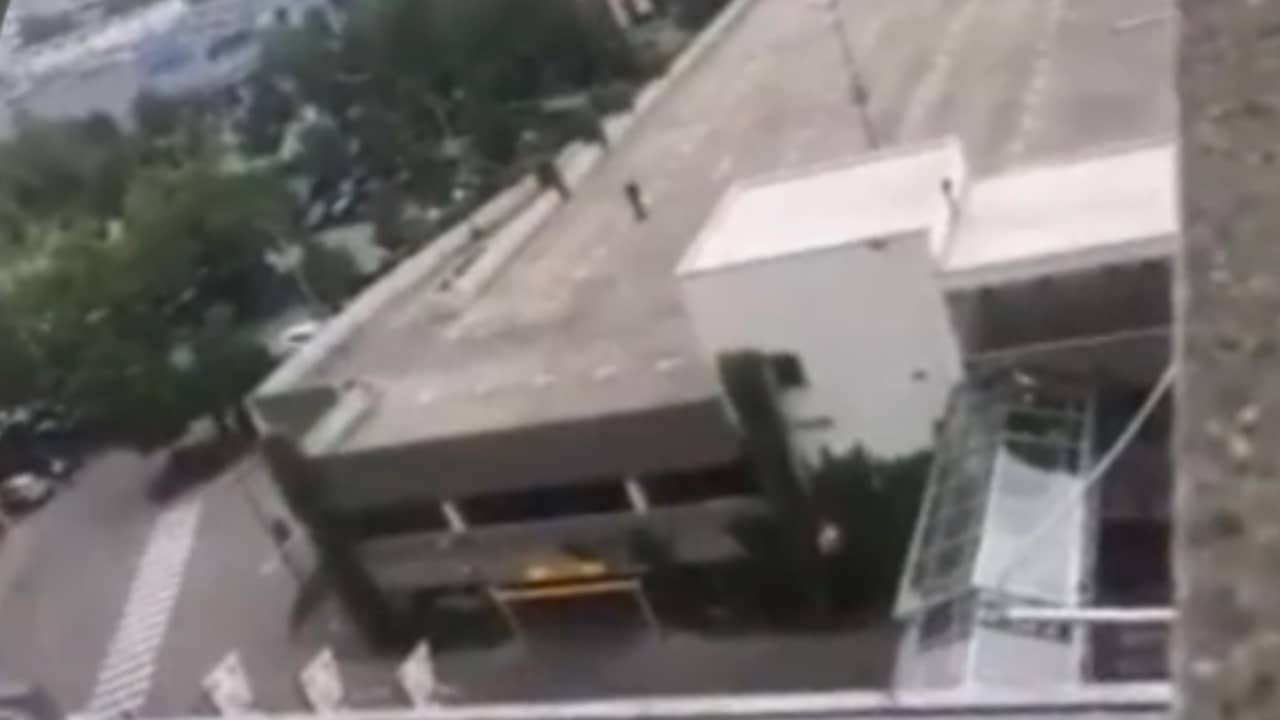 Schoten gelost op dak van parkeergarage in München