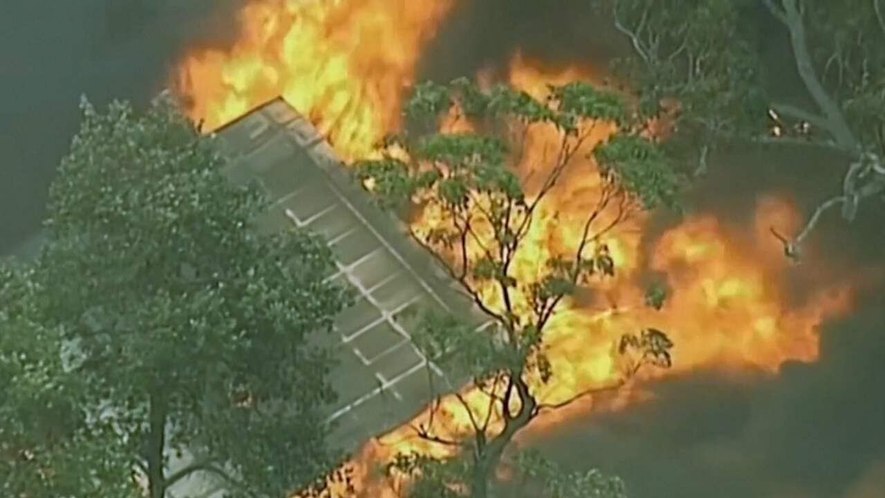 Beeld uit video: Huis in Australië gaat in vlammen op