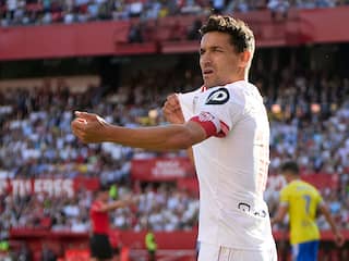 Jesús Navas en Sevilla sluiten vrede na rel: clubicoon tekent levenslang contract