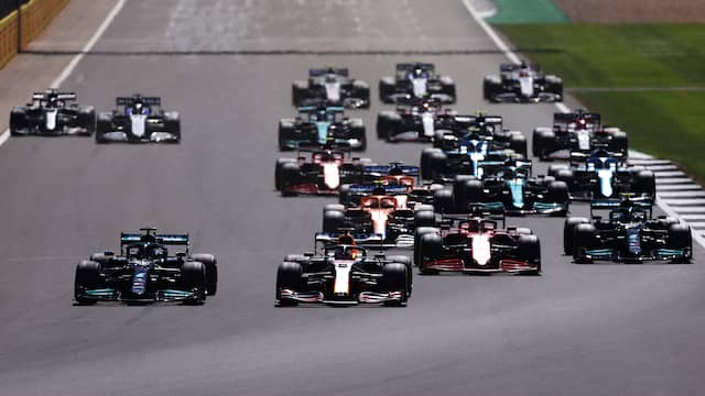 Winst in de sprintrace op Silverstone leverde Max Verstappen de eerste startplaats op.
