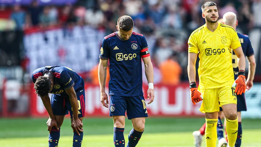 Ajax moet puinruimen na dramatisch seizoen: 'Meerdere dingen kloppen niet'