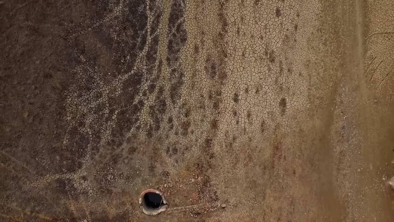 Beeld uit video: Drone filmt kurkdroge waterbron in Zuid-Spanje