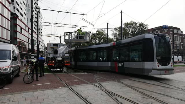 De tram wordt losgekoppeld
