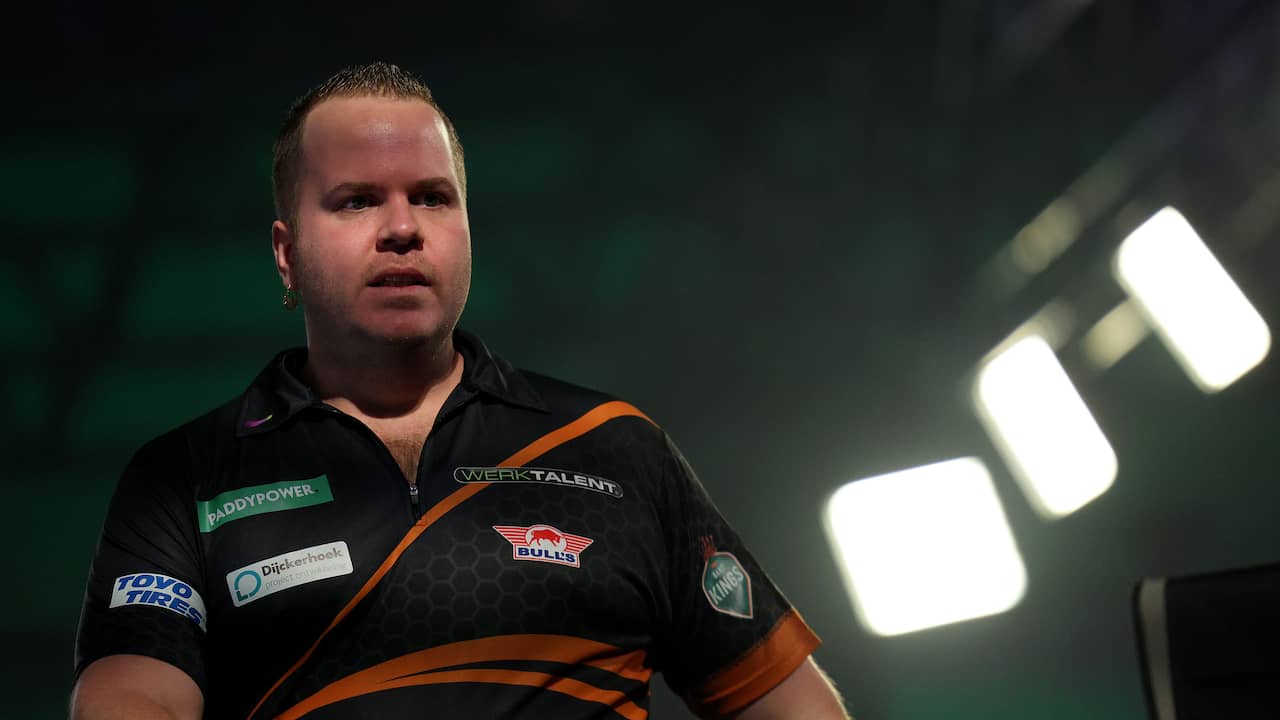 Wasp Harasses Dirk Van Duijvenbode at World Darts Championship: Eliminated in Second Round