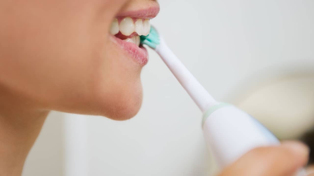 Getest: Dit is de beste elektrische tandenborstel | NU - Het laatste nieuws eerst op NU.nl